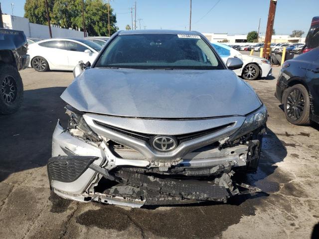 4T1G11AK7MU544314 - 2021 TOYOTA CAMRY SE 银色 照片 5