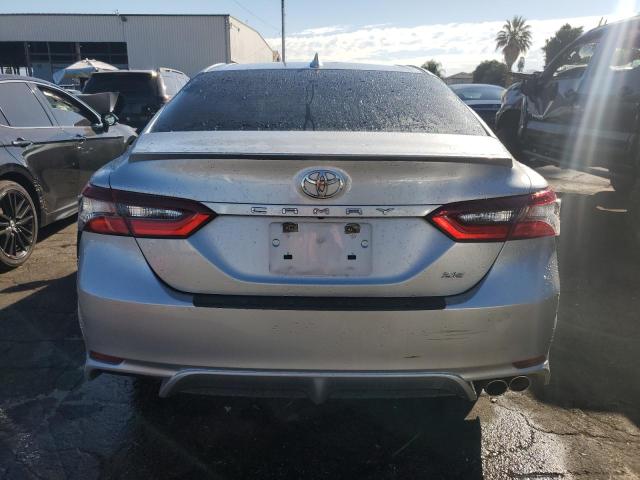 4T1G11AK7MU544314 - 2021 TOYOTA CAMRY SE 银色 照片 6