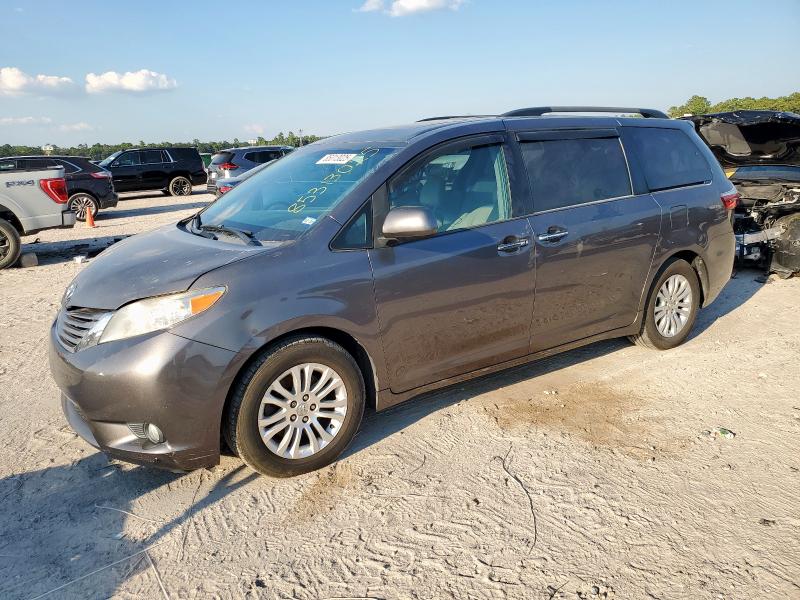 2017 TOYOTA SIENNA XLE, 