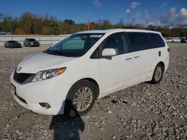 2011 TOYOTA SIENNA XLE, 