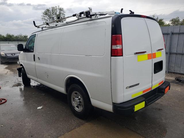 1GCWGAFP6L1258201 - 2020 CHEVROLET EXPRESS G2500 WHITE photo 2