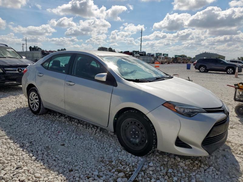 5YFBURHE8HP569262 - 2017 TOYOTA COROLLA L SILVER photo 4