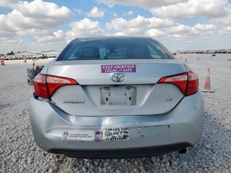 5YFBURHE8HP569262 - 2017 TOYOTA COROLLA L SILVER photo 6