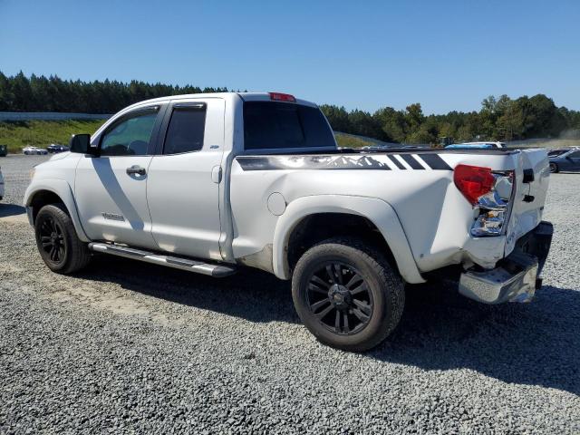 5TFRM5F18BX027000 - 2011 TOYOTA TUNDRA DOUBLE CAB SR5 WHITE photo 2