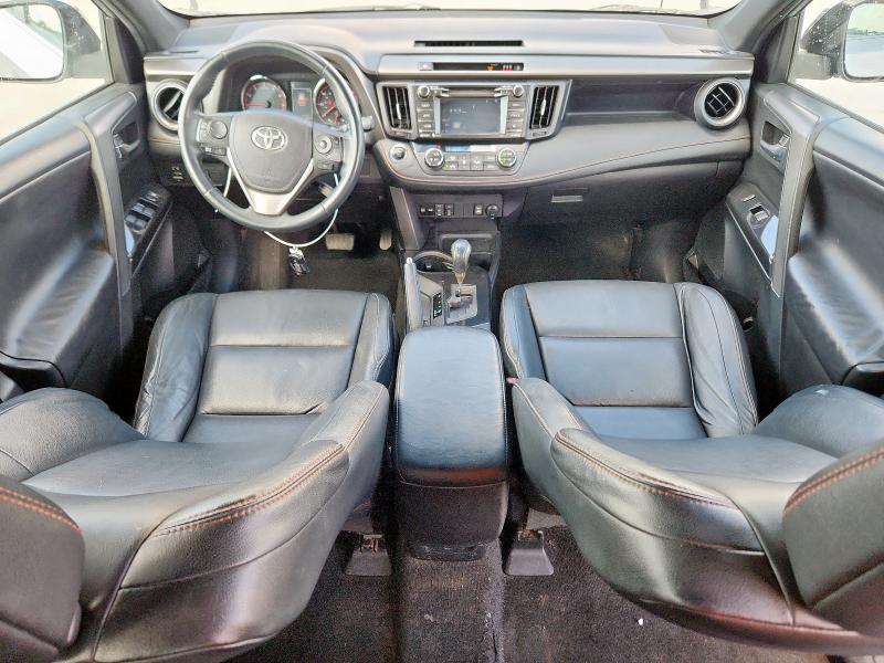 2T3NFREV3HW344099 - 2017 TOYOTA RAV4 SE 银色 照片 8