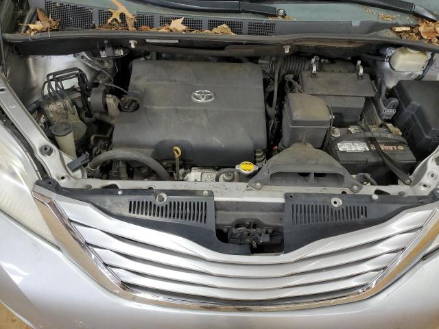 5TDKK3DCXFS557450 - 2015 TOYOTA SIENNA LE 银色 照片 12