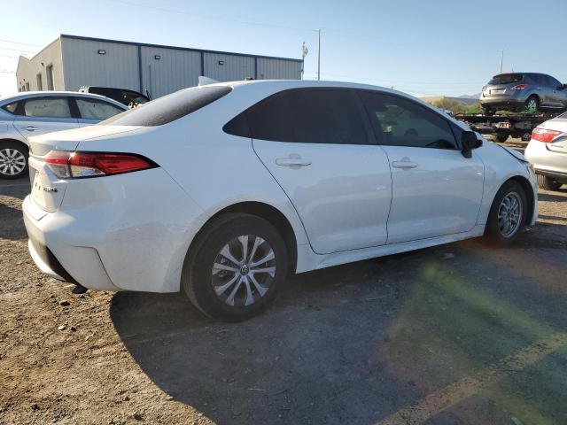 JTDEAMDE3NJ040042 - 2022 TOYOTA COROLLA LE WHITE photo 3