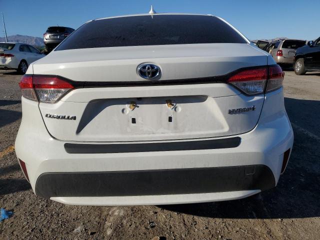 JTDEAMDE3NJ040042 - 2022 TOYOTA COROLLA LE WHITE photo 6