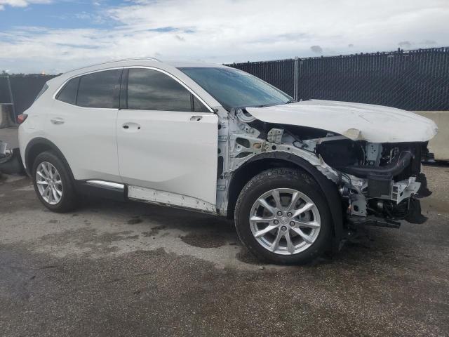 LRBAZLR49MD109989 - 2021 BUICK ENVISION PREFERRED თეთრი ფოტო 4