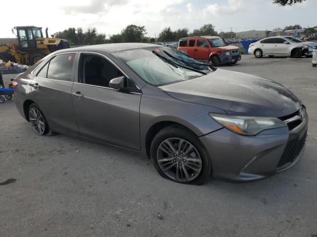 4T1BF1FKXHU272268 - 2017 TOYOTA CAMRY LE GRAY photo 4