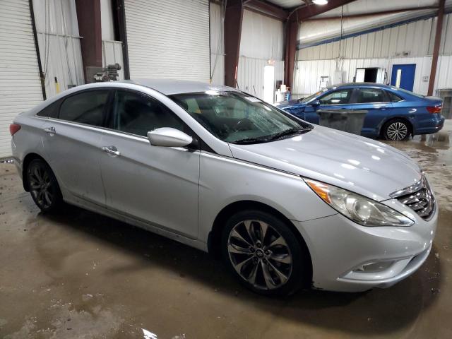 5NPEC4AC2BH181136 - 2011 HYUNDAI SONATA SE SILVER photo 4