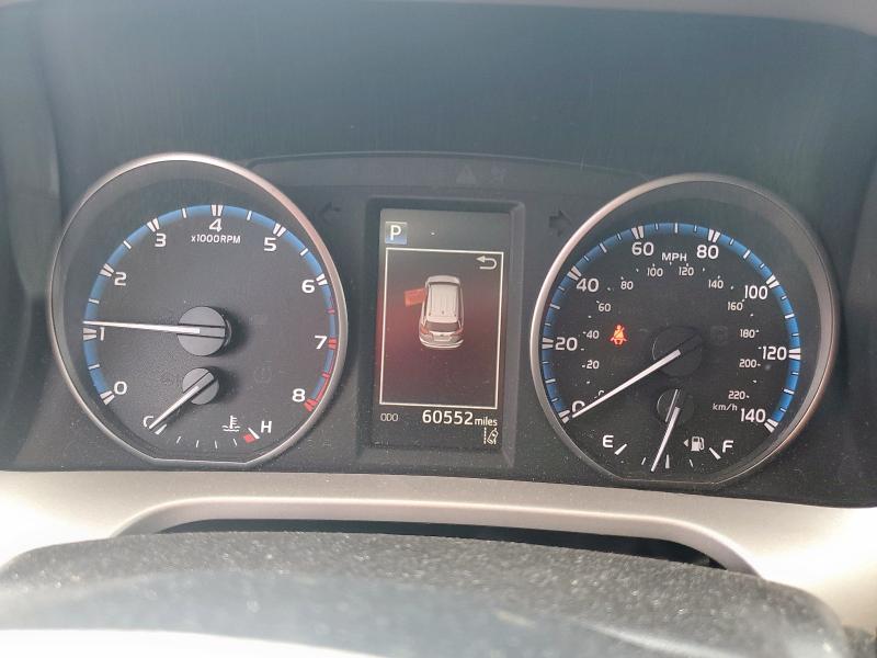 2T3WFREVXHW323884 - 2017 TOYOTA RAV4 XLE 银色 照片 9