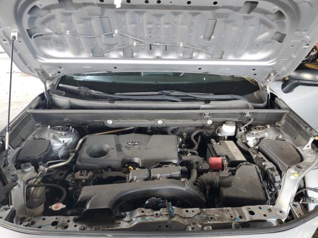 JTMH1RFVXKD507071 - 2019 TOYOTA RAV4 LE 银色 照片 12