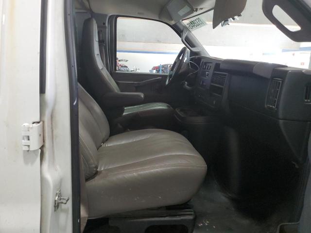 1GCWGBFPXJ1332917 - 2018 CHEVROLET EXPRESS G2 თეთრი ფოტო 11