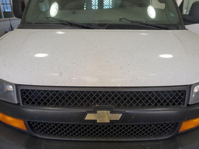 1GCWGBFPXJ1332917 - 2018 CHEVROLET EXPRESS G2 თეთრი ფოტო 12