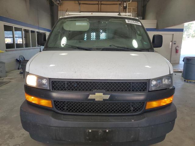 1GCWGBFPXJ1332917 - 2018 CHEVROLET EXPRESS G2 თეთრი ფოტო 5