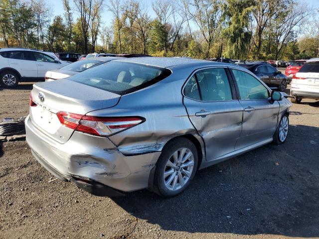 4T1B11HK7JU654274 - 2018 TOYOTA CAMRY L 银色 照片 3