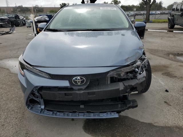 5YFEPMAE5NP387080 - 2022 TOYOTA COROLLA LE 蓝色 照片 5