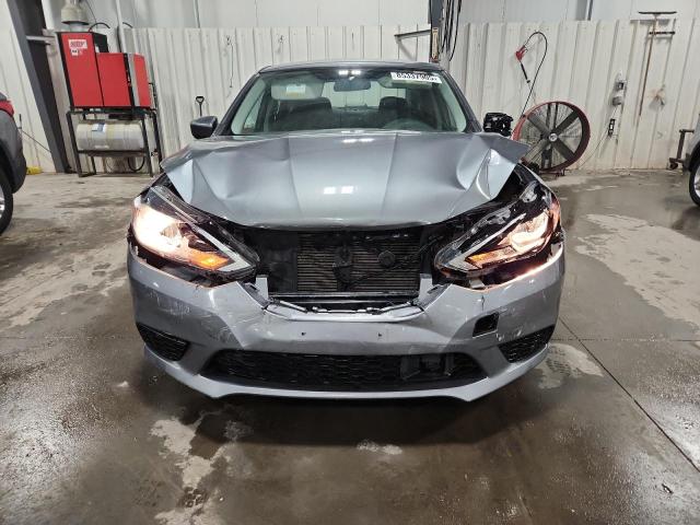 3N1AB7AP9JY260345 - 2018 NISSAN SENTRA S 灰色 照片 5