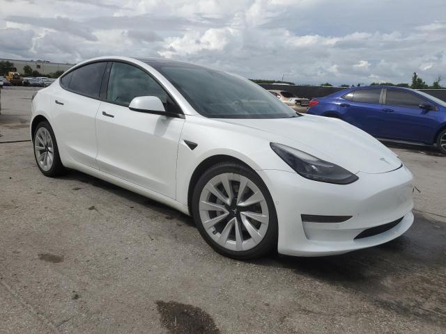 5YJ3E1EA5NF348293 - 2022 TESLA MODEL 3 WHITE photo 4