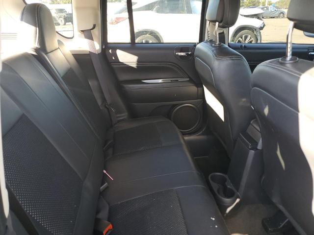 1C4NJDEB9GD775761 - 2016 JEEP COMPASS LATITUDE GRAY photo 11