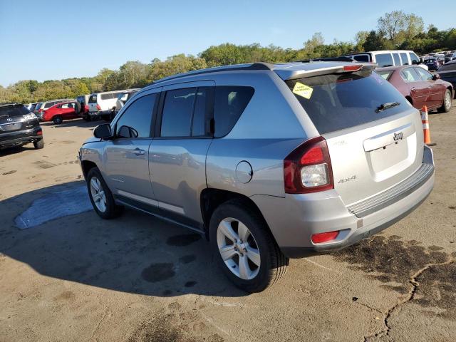 1C4NJDEB9GD775761 - 2016 JEEP COMPASS LATITUDE GRAY photo 2