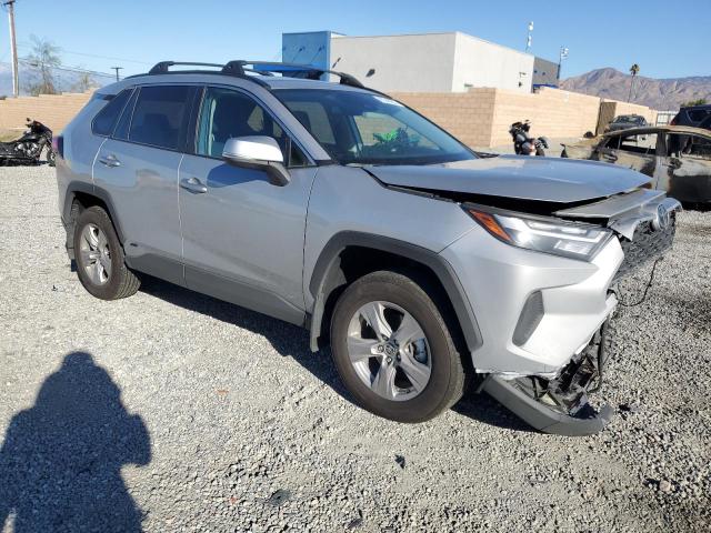 2T3MWRFVXSW272304 - 2025 TOYOTA RAV4 LE 银色 照片 4