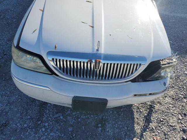 1LNHM81W04Y627163 - 2004 LINCOLN TOWN CAR EXECUTIVE Weiß Foto 11