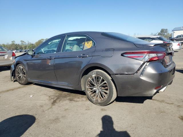 4T1B11HK6JU020812 - 2018 TOYOTA CAMRY L GRAY photo 2