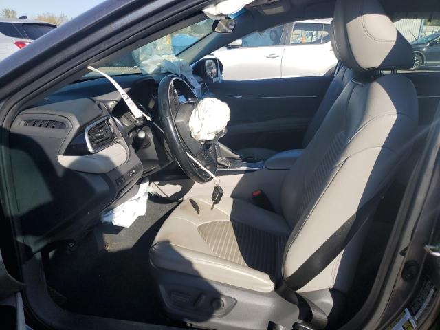 4T1B11HK6JU020812 - 2018 TOYOTA CAMRY L GRAY photo 7