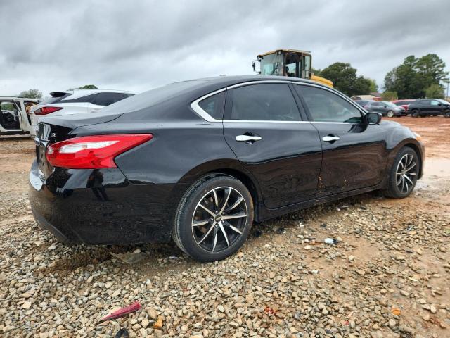 1N4AL3AP1JC221721 - 2018 NISSAN ALTIMA 2.5 أسود صورة 3