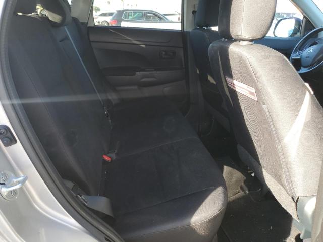 4A4AP3AU5FE060587 - 2015 MITSUBISHI OUTLANDER ES SILVER photo 11
