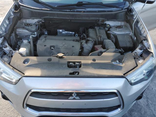 4A4AP3AU5FE060587 - 2015 MITSUBISHI OUTLANDER ES SILVER photo 12