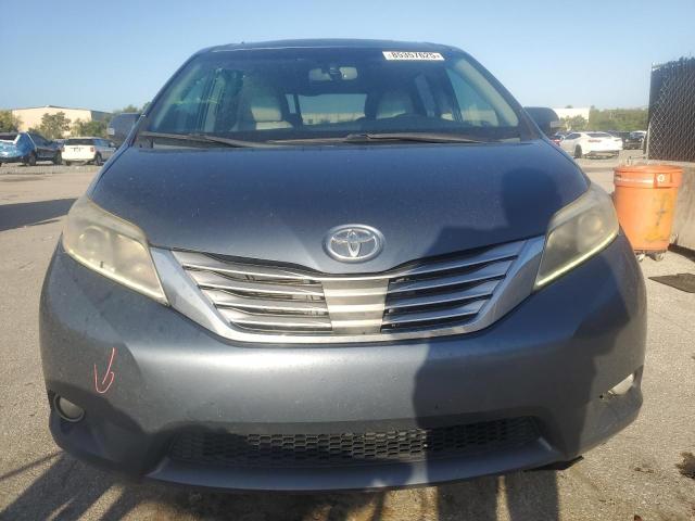 5TDYK3DC3FS644410 - 2015 TOYOTA SIENNA XLE GRAY photo 5