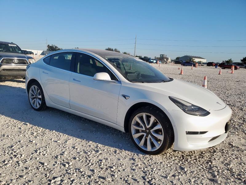 5YJ3E1EA6HF000216 - 2017 TESLA MODEL 3 WHITE photo 4