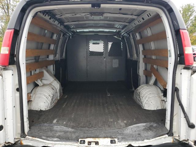 1GCHG35K281218554 - 2008 CHEVROLET EXPRESS G3 WHITE photo 10