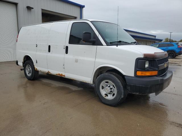 1GCHG35K281218554 - 2008 CHEVROLET EXPRESS G3 WHITE photo 4