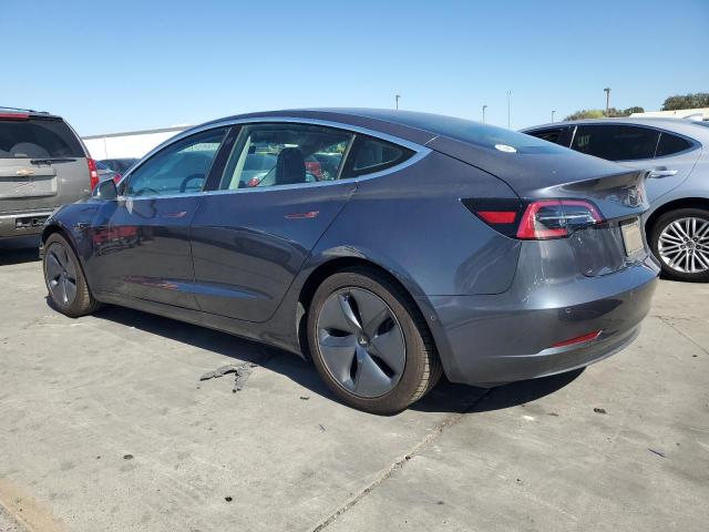 5YJ3E1EB4LF735035 - 2020 TESLA MODEL 3 Gris foto 2