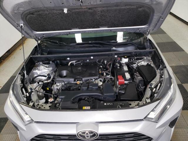 2T3P1RFVXPC358331 - 2023 TOYOTA RAV4 XLE 银色 照片 12