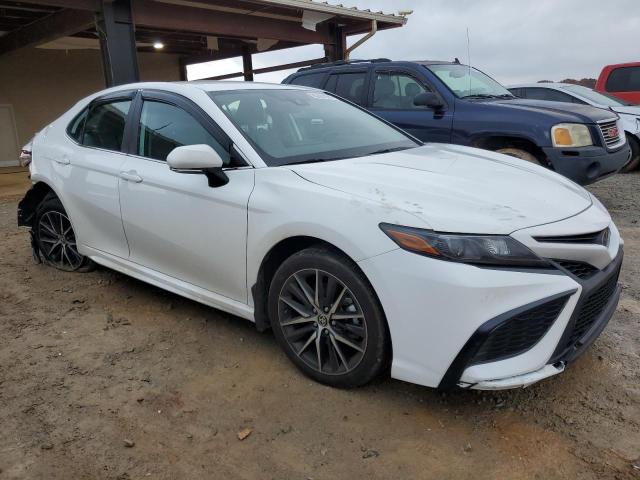 4T1G11BK7RU113199 - 2024 TOYOTA CAMRY SE NIGHT SHADE WHITE photo 4