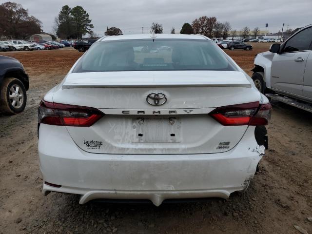 4T1G11BK7RU113199 - 2024 TOYOTA CAMRY SE NIGHT SHADE WHITE photo 6