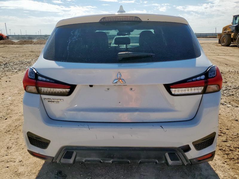 JA4APUAU0MU016653 - 2021 MITSUBISHI OUTLANDER ES WHITE photo 6