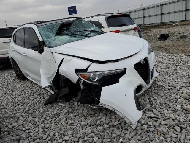 ZASPAKBN9L7C76793 - 2020 ALFA ROMEO STELVIO TI WHITE photo 4
