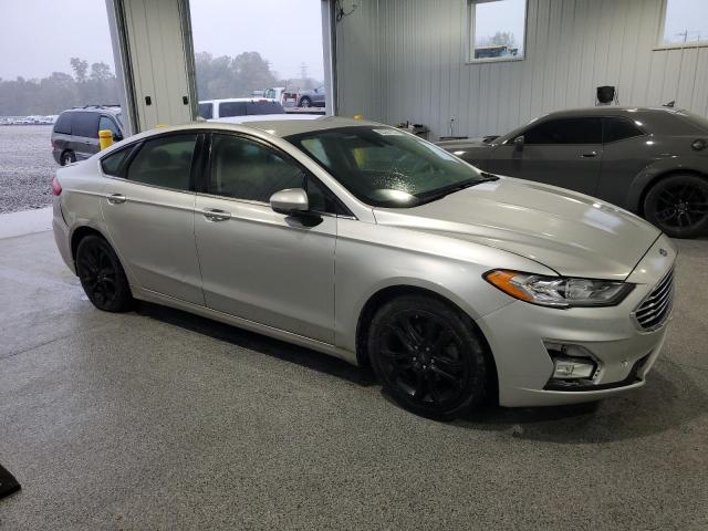 3FA6P0HD7KR249191 - 2019 FORD FUSION SE ვერცხლისფერი ფოტო 4