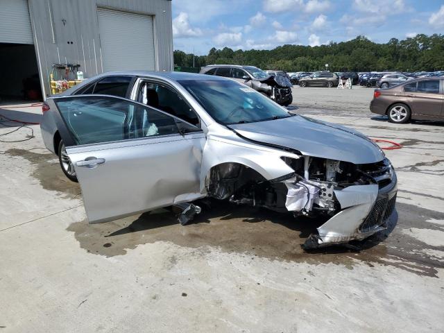 4T1BF1FK9FU095502 - 2015 TOYOTA CAMRY LE SILVER photo 4
