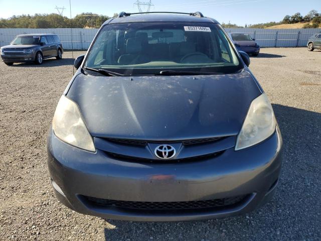 5TDDK4CC5AS030943 - 2010 TOYOTA SIENNA XLE ნაცრისფერი ფოტო 5