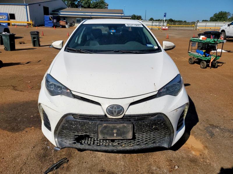 5YFBURHE4JP784045 - 2018 TOYOTA COROLLA L WHITE photo 5