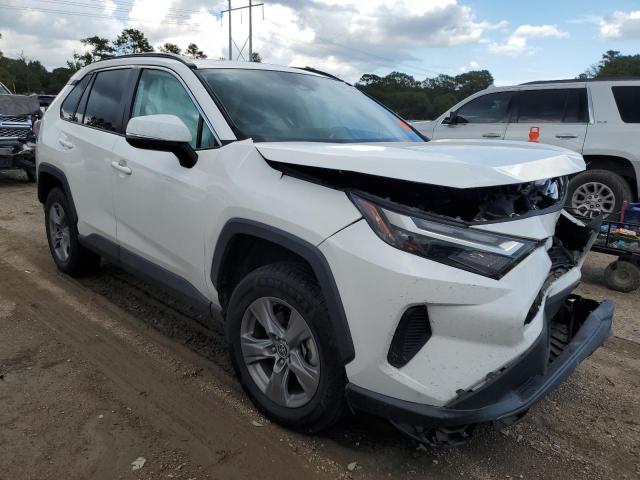 2T3W1RFV4NC182613 - 2022 TOYOTA RAV4 XLE WHITE photo 4