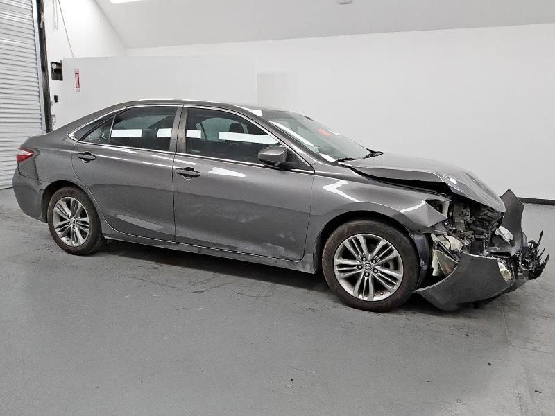 4T1BF1FK0GU145947 - 2016 TOYOTA CAMRY LE GRAY photo 4