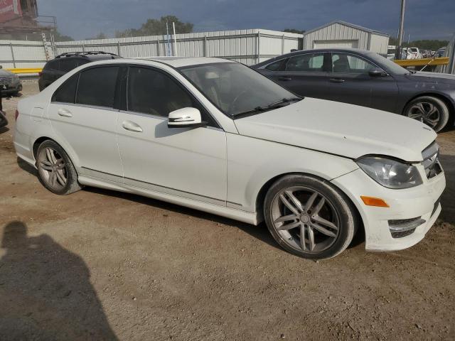 WDDGF8BB4CR192393 - 2012 MERCEDES-BENZ C 300 4MATIC WHITE photo 4